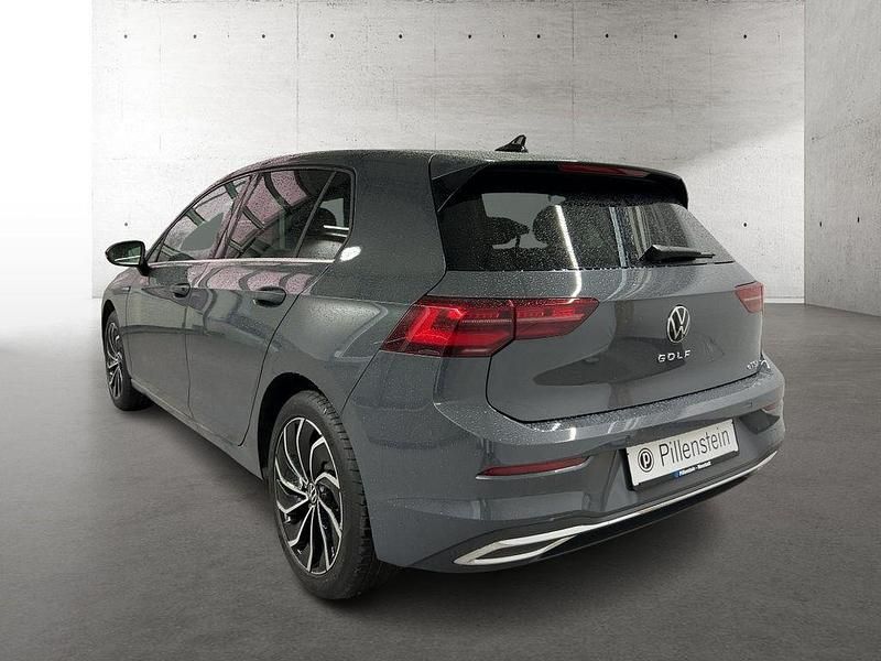 Gebraucht VW Golf VIII Style 150 PS (110 kW) 2022 Grau Limousine