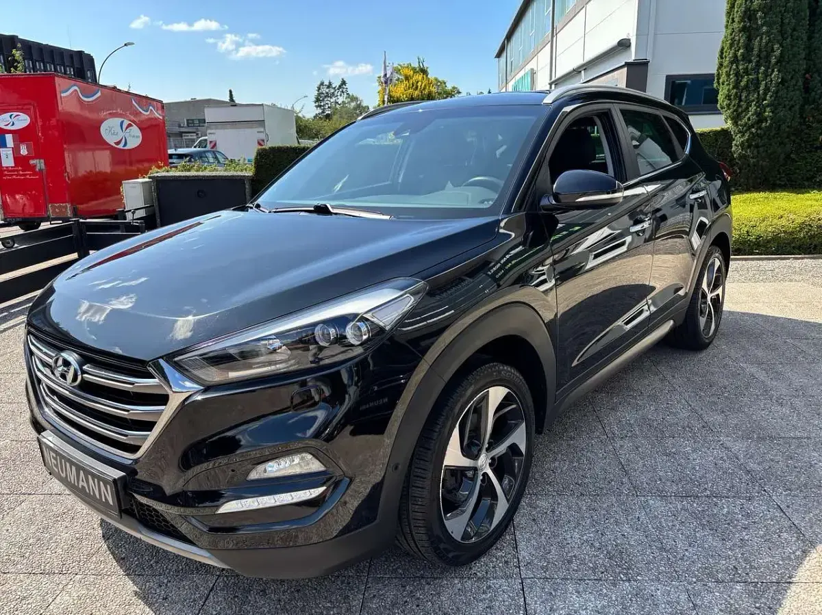 Gebraucht Hyundai Tucson Premium 177 PS (130 kW) 2016 Phantom black / mic SUV