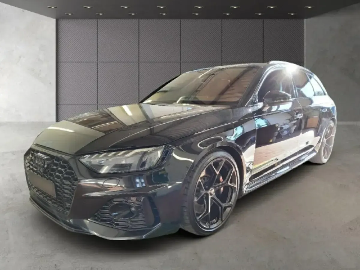 Gebraucht Audi RS4 Ambiente 450 PS (330 kW) 2024 Mythosschwarz metallic Kombi