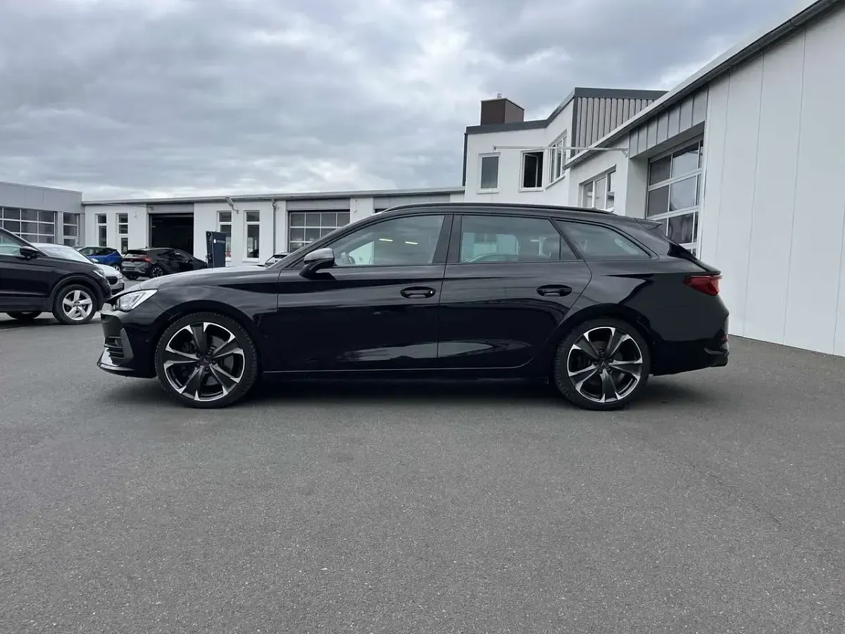 Gebraucht Cupra Leon VZ1 300 PS (220 kW) 2024 Mitternachtsschwarz Kombi