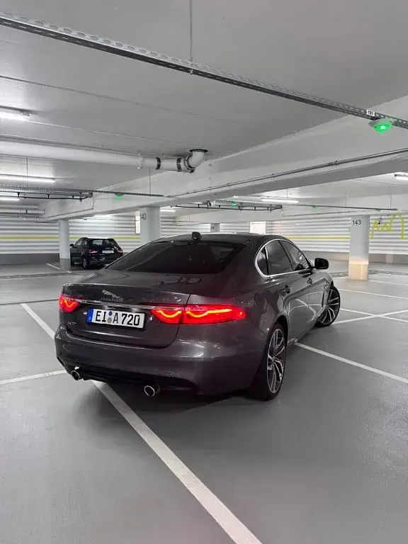 Gebraucht Jaguar XF Prestige 300 PS (220 kW) 2017 Grau Limousine
