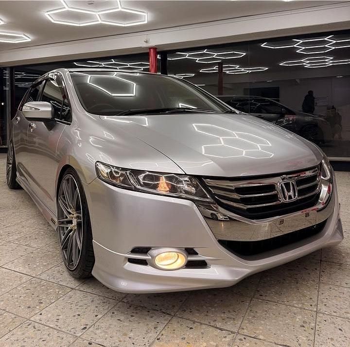 Silber Gebraucht 2010 Honda Odyssey Van / Kleinbus | 14.000 € - Bild 1/4