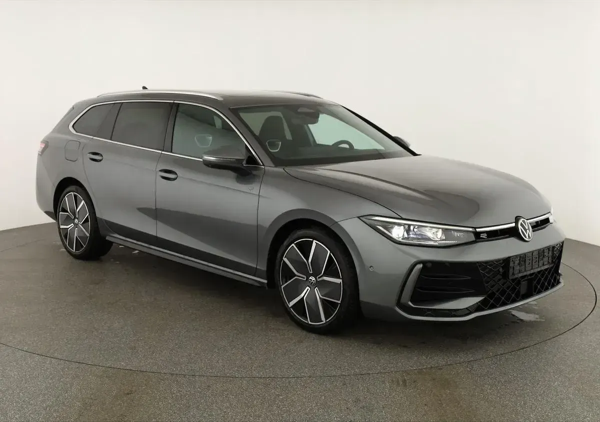 Neu VW Passat R-line 193 PS (141 kW) 2026 Diabasgrau metallic Kombi