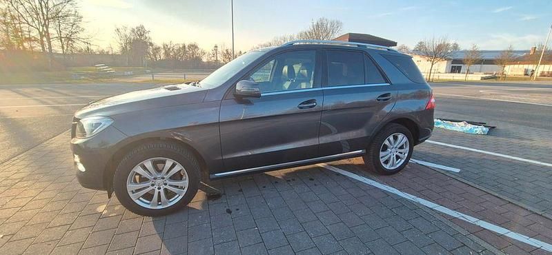 Gebraucht Mercedes ML350 258 PS (189 kW) 2015 Grau SUV