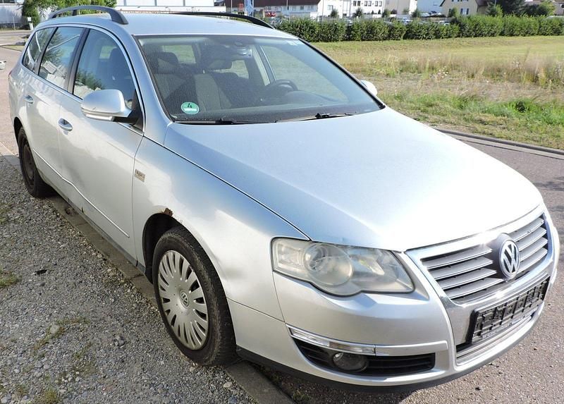 Silber Gebraucht 2007 VW Passat Kombi | 950 € (Superpreis) - Bild 1/4