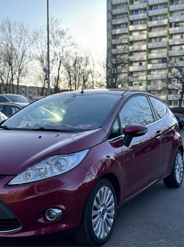 Gebraucht Ford Fiesta 90 PS (66 kW) 2012 Andere farben Kleinwagen