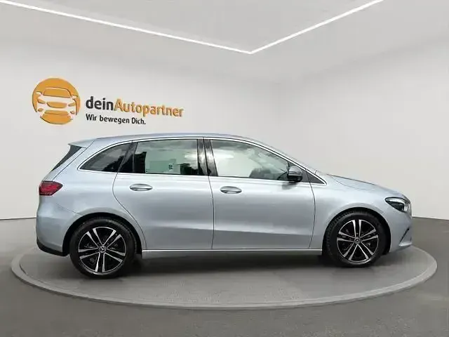 Gebraucht Mercedes B200 Progressive 177 PS (130 kW) 2024 Hightechsilber Van / Kleinbus