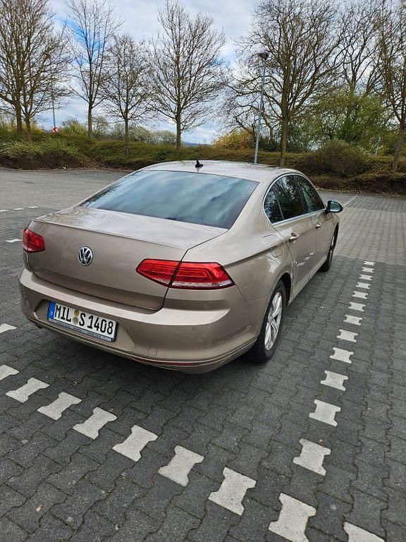 Gebraucht VW Passat Comfortline 190 PS (139 kW) 2016 Gold Limousine