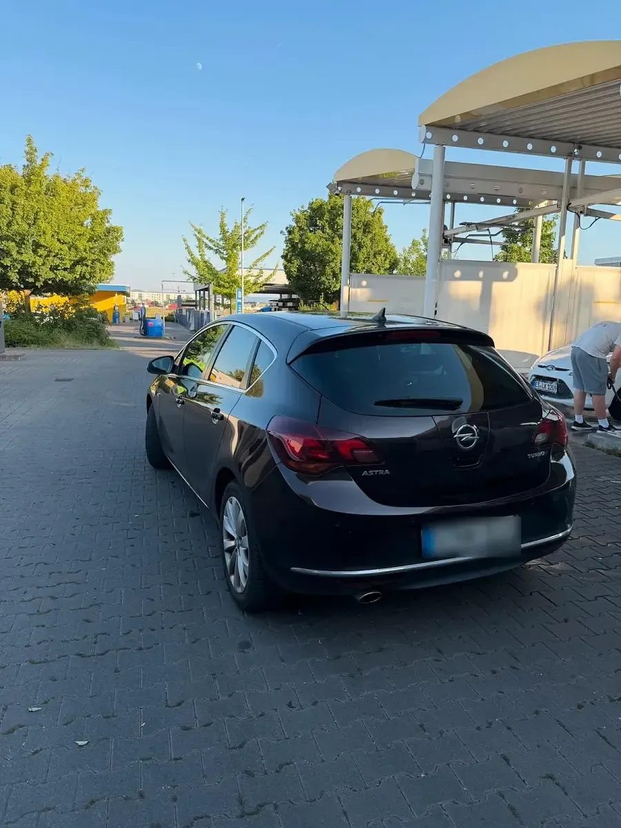 Gebraucht Opel Astra 140 PS (102 kW) 2015 Braun Kleinwagen