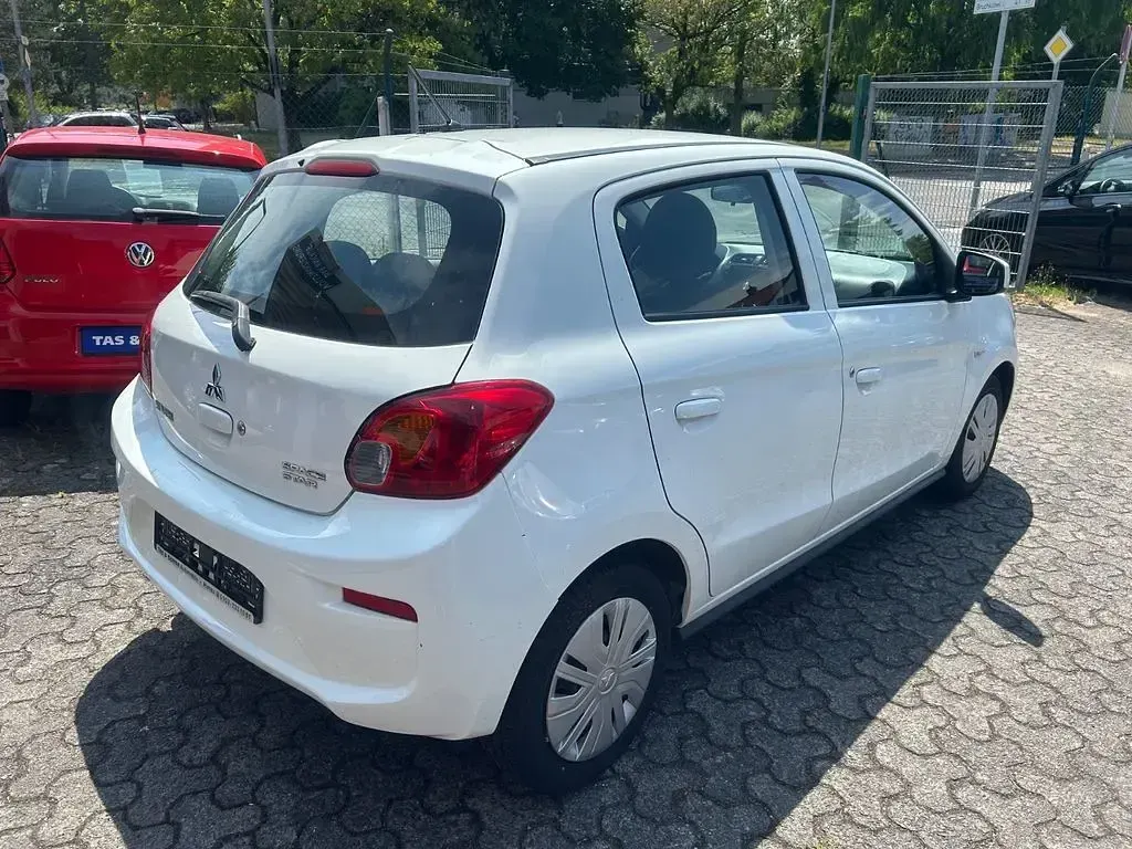 Gebraucht Mitsubishi Space Star Basis 71 PS (52 kW) 2018 Weiß Kleinwagen