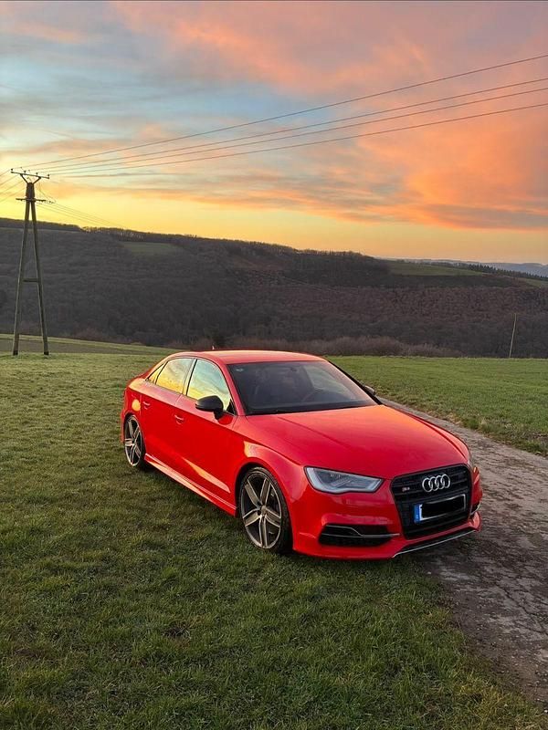 Gebraucht Audi S3 Ambiente 300 PS (220 kW) 2014 Rot Limousine