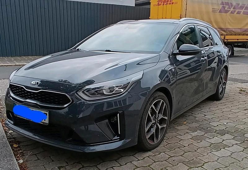 Grau Gebraucht 2020 Kia Ceed GT GT-Line Kombi | 15.900 € (Guter Preis) - Bild 1/4