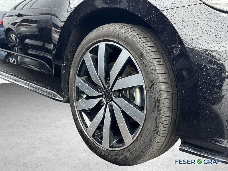 Gebraucht VW Touran R-line 150 PS (110 kW) 2025 Deep black perleffekt Van / Kleinbus