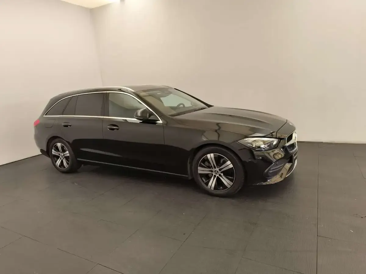 Gebraucht Mercedes C220 200 PS (147 kW) 2023 Unilack schwarz Kombi