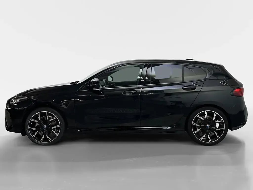 Gebraucht BMW 118 M Sport 150 PS (110 kW) 2025 Saphirschwarz metallic Kleinwagen