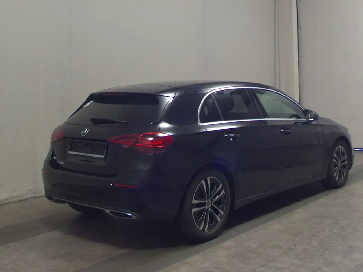 Gebraucht Mercedes A200 Progressive 163 PS (119 kW) 2023 Schwarz Limousine