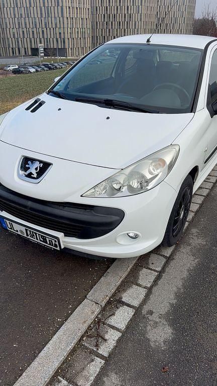 Gebraucht Peugeot 206 Style 60 PS (44 kW) 2011 Weiß Limousine