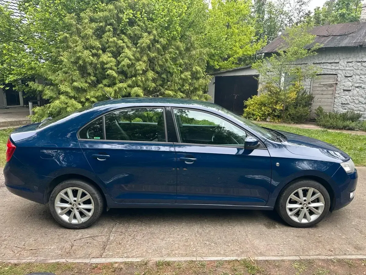 Gebraucht Skoda Rapid Elegance 105 PS (77 kW) 2013 Blau Kleinwagen