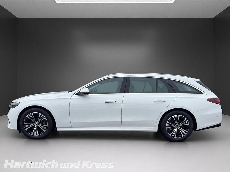 Gebraucht Mercedes E220 Advanced 197 PS (144 kW) 2023 Weiß Limousine