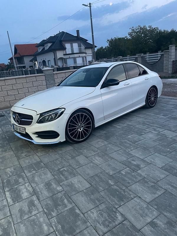 Weiß Gebraucht 2016 Mercedes C220 AMG line Limousine | 13.700 € (Fairer Preis) - Bild 1/4