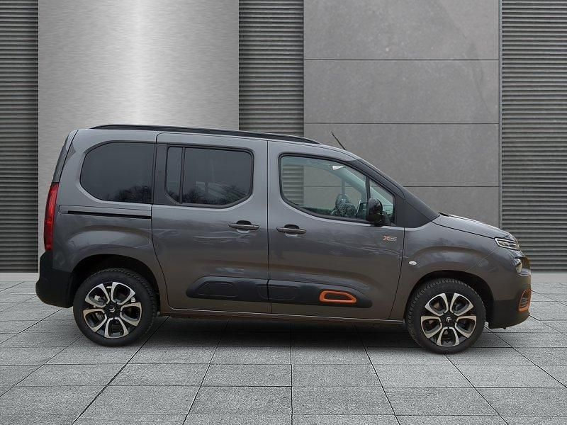Grau metallic Gebraucht 2024 Citroën Berlingo Shine Van / Kleinbus | 26.070 € (Etwas zu teuer) - Bild 1/1