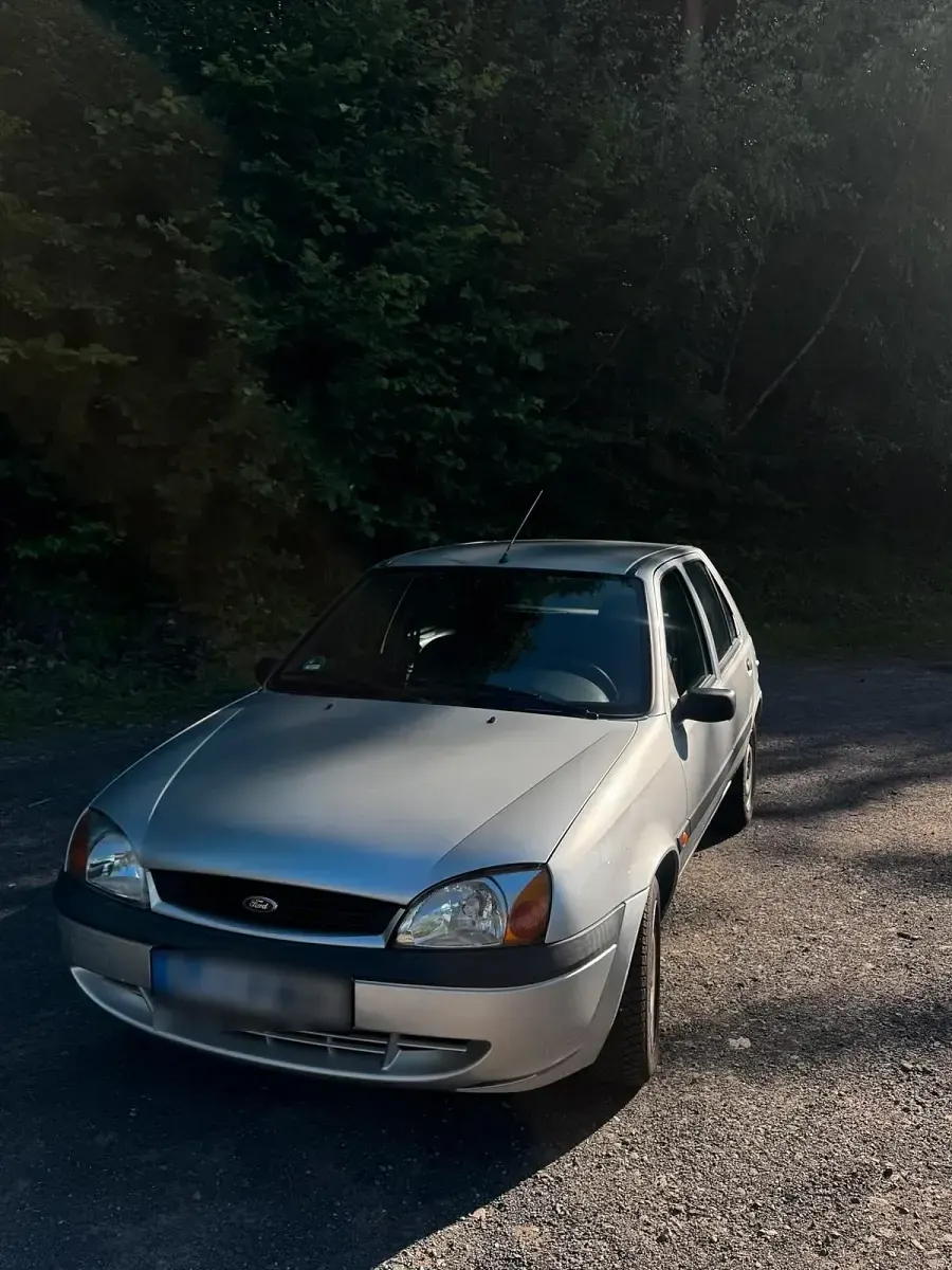Gebraucht Ford Fiesta 60 PS (44 kW) 2000 Silber Kleinwagen