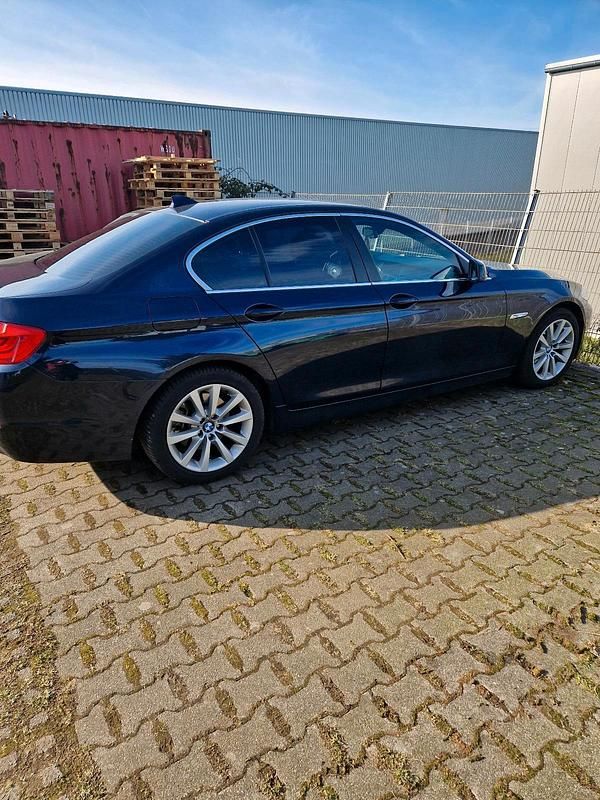 Gebraucht BMW 520 184 PS (135 kW) 2013 Blau Limousine