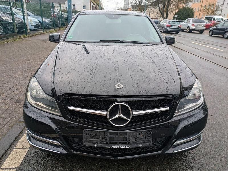 Gebraucht Mercedes C180 156 PS (114 kW) 2011 Schwarz Limousine