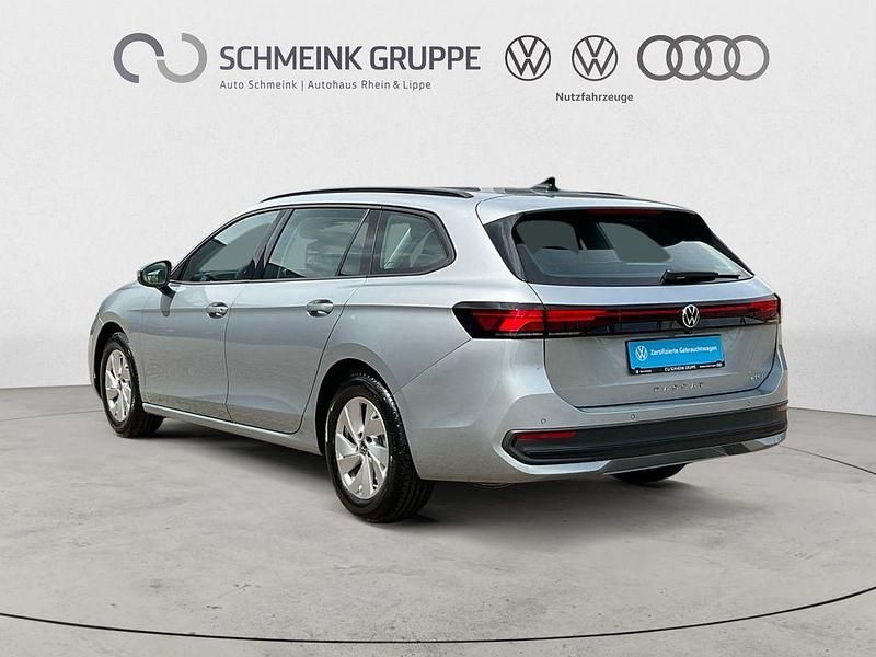 Gebraucht VW Passat 150 PS (110 kW) 2024 Oyster silver metallic Kombi