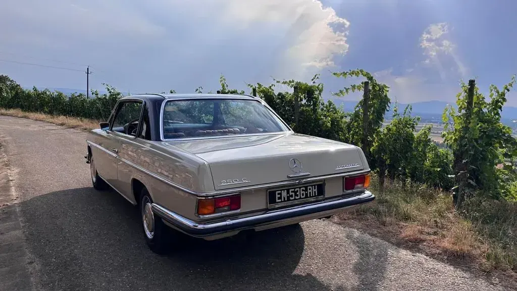 Gebraucht Mercedes W114 150 PS (110 kW) 1969 Beige Coupé