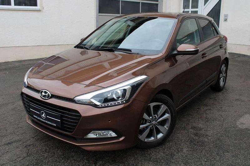 Braun Gebraucht 2018 Hyundai i20 Style Kleinwagen | 12.890 € (Fairer Preis) - Bild 1/4