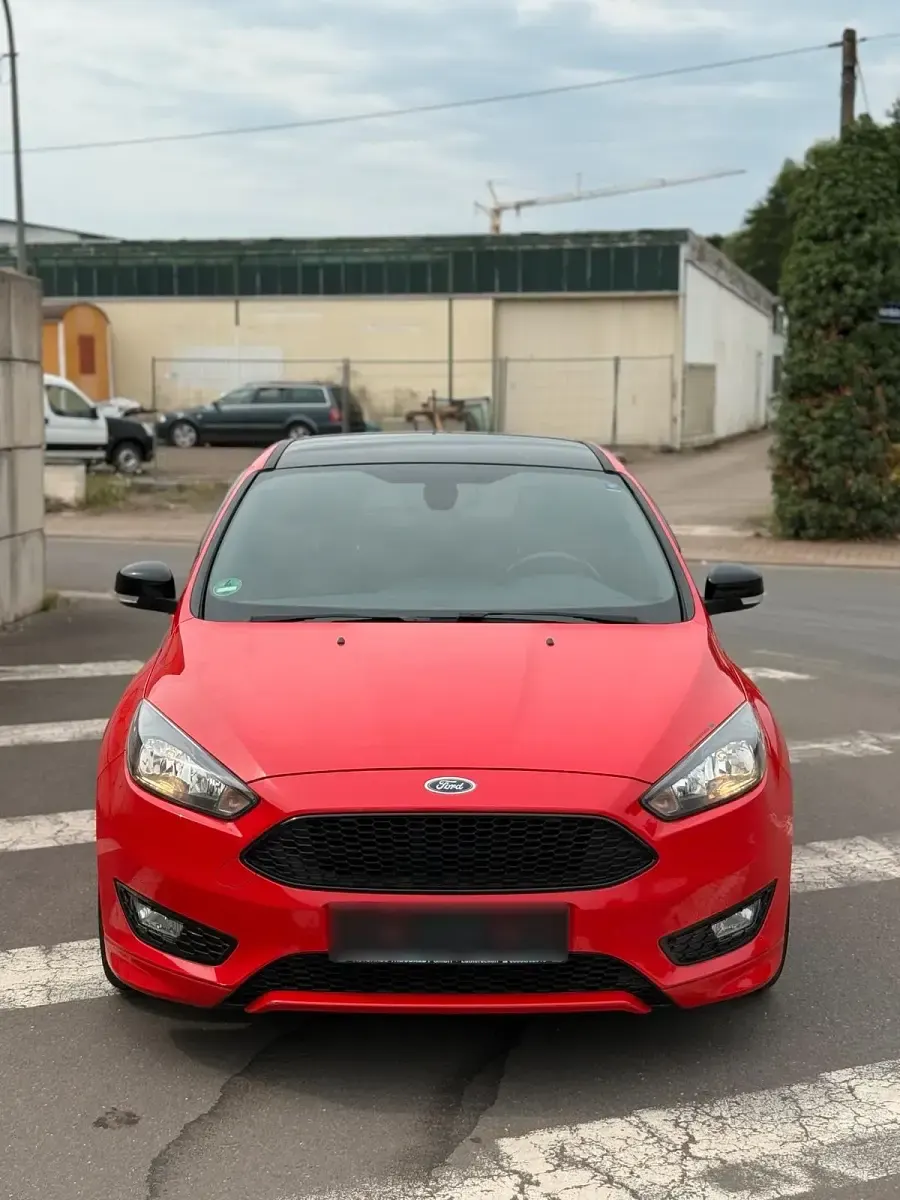 Gebraucht Ford Focus ST-Line 182 PS (133 kW) 2018 Rot Limousine