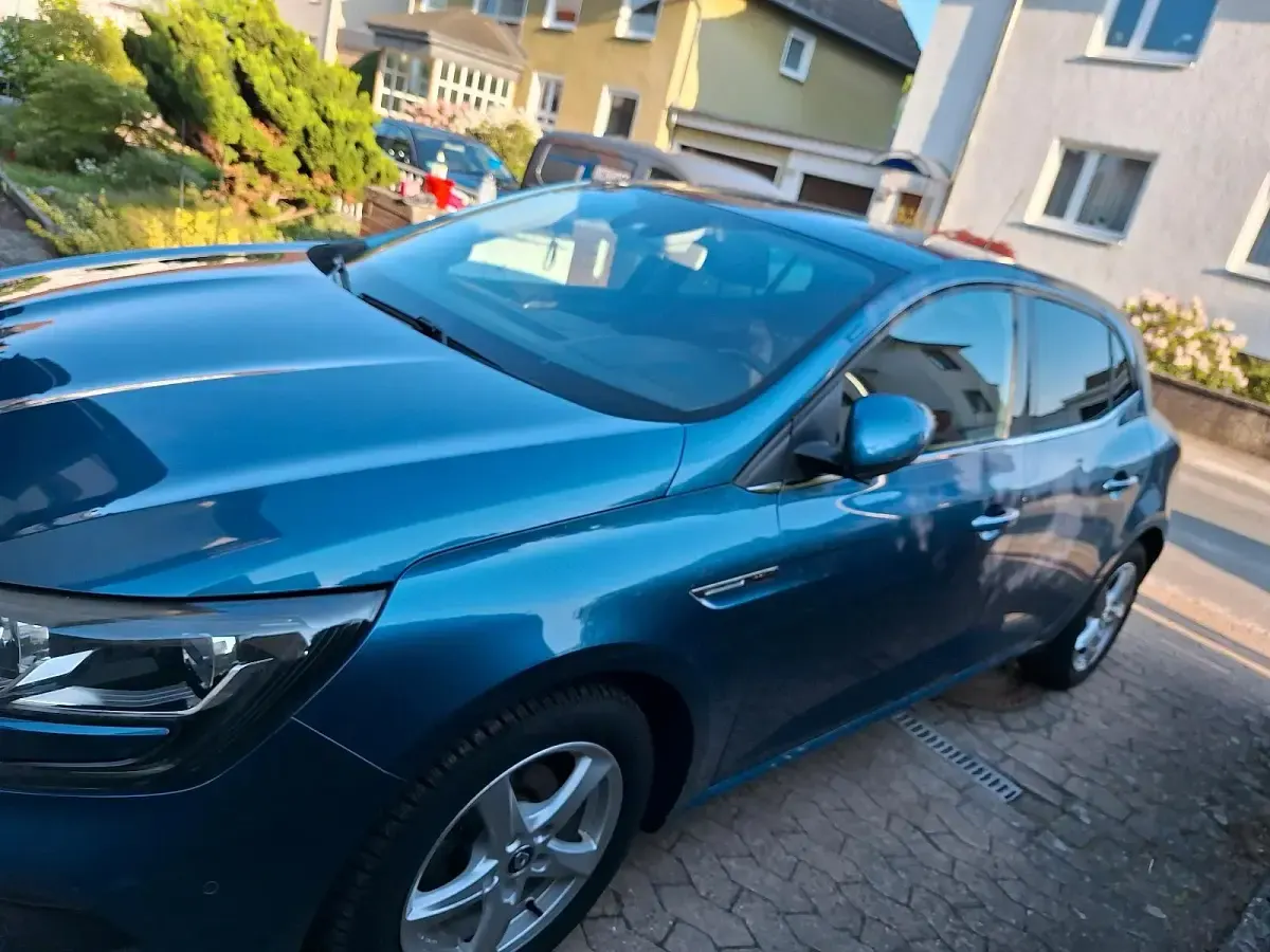 Gebraucht Renault Mégane III 110 PS (80 kW) 2016 Blau Limousine