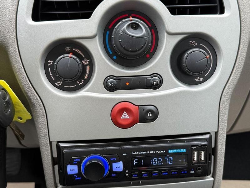 Second-hand Renault Modus Dynamique 75 CP (55 kW) 2005 Argintiu Monovolum