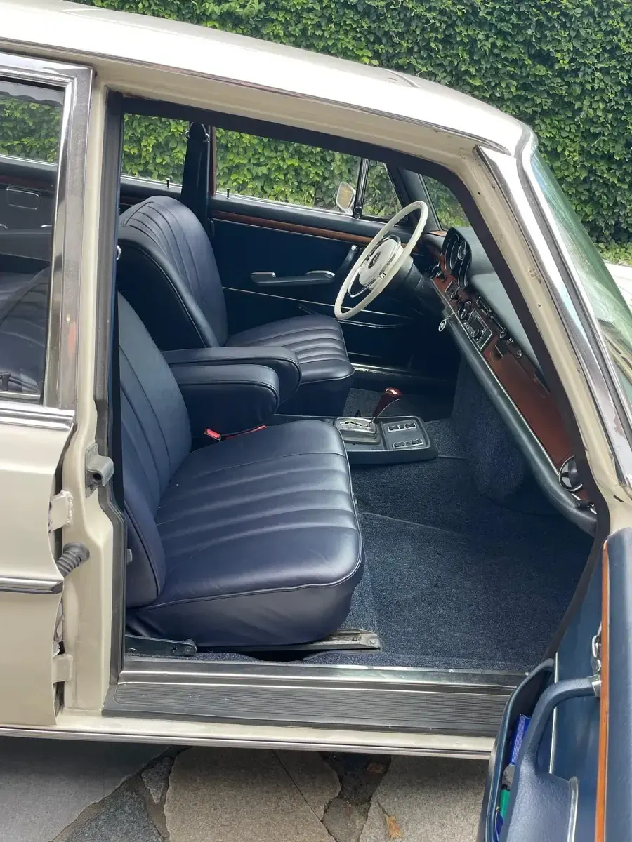 Gebraucht Mercedes 300 250 PS (183 kW) 1972 Weiß Limousine