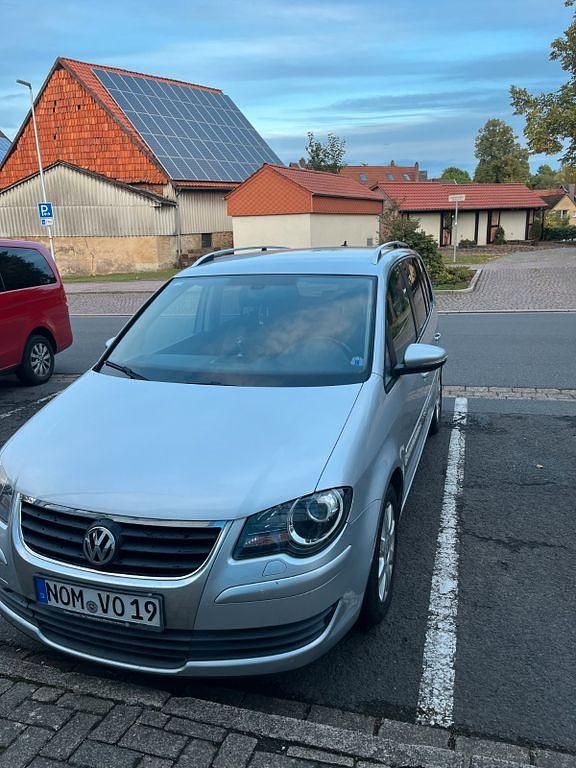 Silber Gebraucht 2009 VW Touran Freestyle Van / Kleinbus | 4.190 € (Fairer Preis) - Bild 1/4