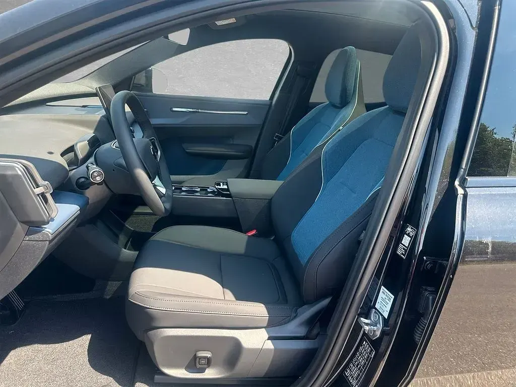 Gebraucht Volvo EX30 CC Performance 314 kW (428 PS) 2026 Onyx schwarz SUV