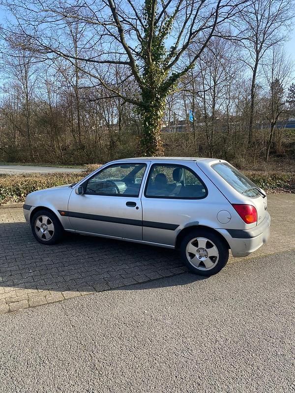 Gebraucht Ford Fiesta 60 PS (44 kW) 2001 Silber Kleinwagen