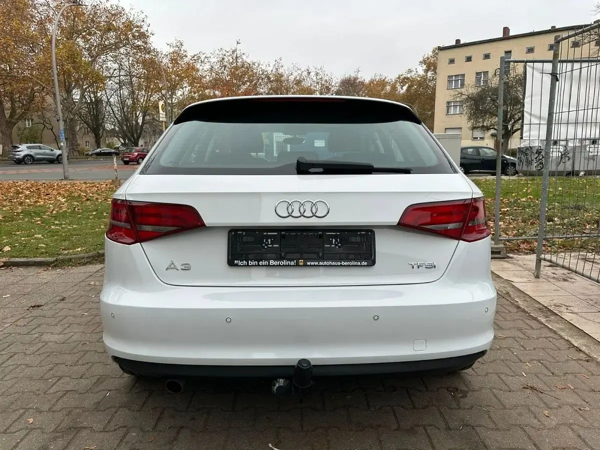 Używany Audi A3 Attraction 110 KM (80 kW) 2015 Biały Sedan/Limuzyna