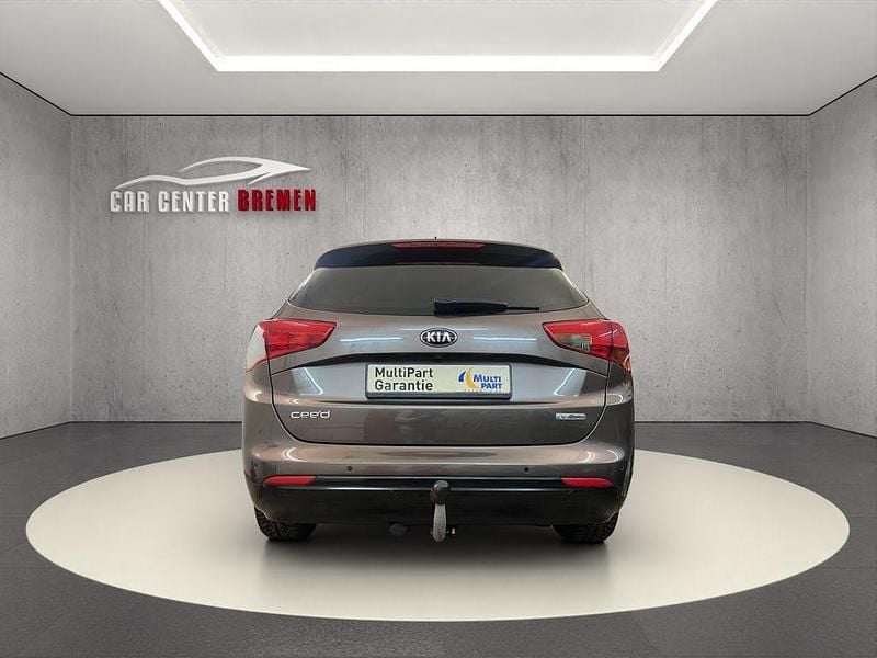 Gebraucht Kia Ceed 135 PS (99 kW) 2014 Beige Kleinwagen