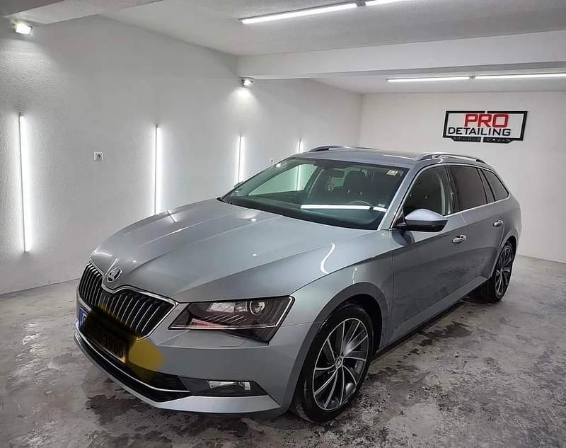 Grau Gebraucht 2017 Skoda Superb Kombi | 10.500 € (Fairer Preis) - Bild 1/4