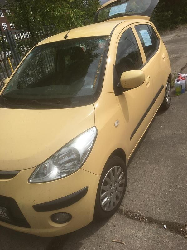 Gelb Gebraucht 2010 Hyundai i10 Kleinwagen | 2.600 € - Bild 1/4