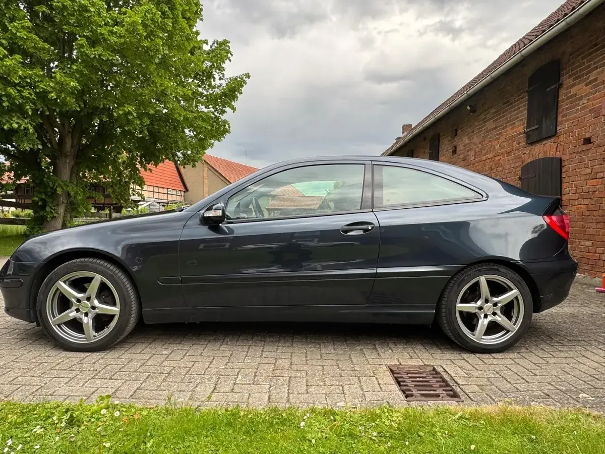 Gebraucht Mercedes C180 143 PS (105 kW) 2003 Schwarz Coupé
