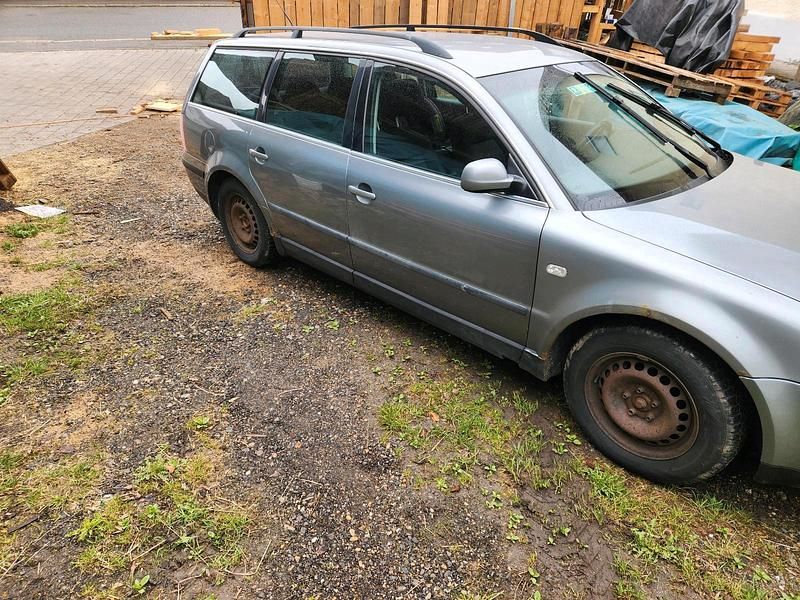Usata VW Passat 131 CV (96 kW) 2003 Grigio Station wagon