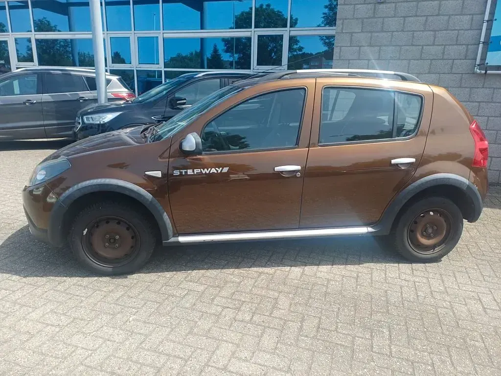 Gebraucht Dacia Sandero Stepway 84 PS (61 kW) 2012 Braun SUV