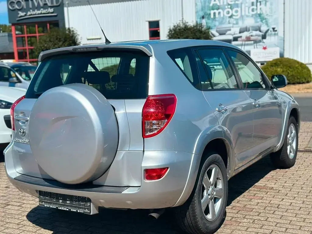 Gebraucht Toyota RAV4 177 PS (130 kW) 2009 Silber SUV
