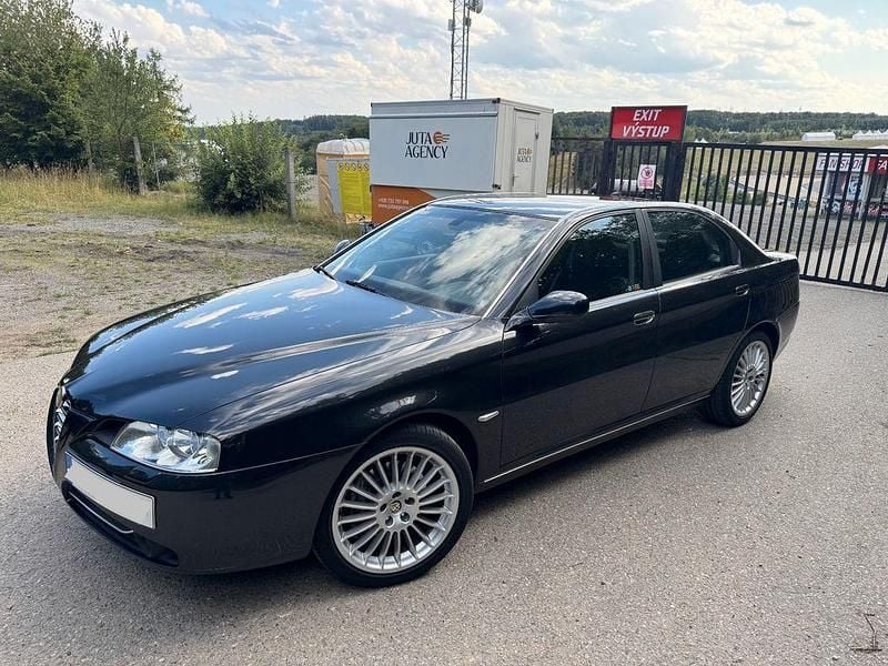 Schwarz Gebraucht 2004 Alfa Romeo 166 Distinctive Limousine | 12.750 € - Bild 1/4