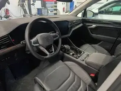 Gebraucht VW Touareg Elegance 231 PS (169 kW) 2025 Siliziumgrau metallic SUV