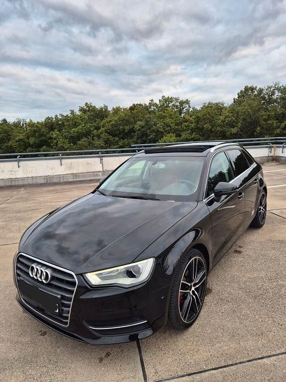 Schwarz Gebraucht 2014 Audi A3 Sportback Ambiente Limousine | 16.500 € (Fairer Preis) - Bild 1/4