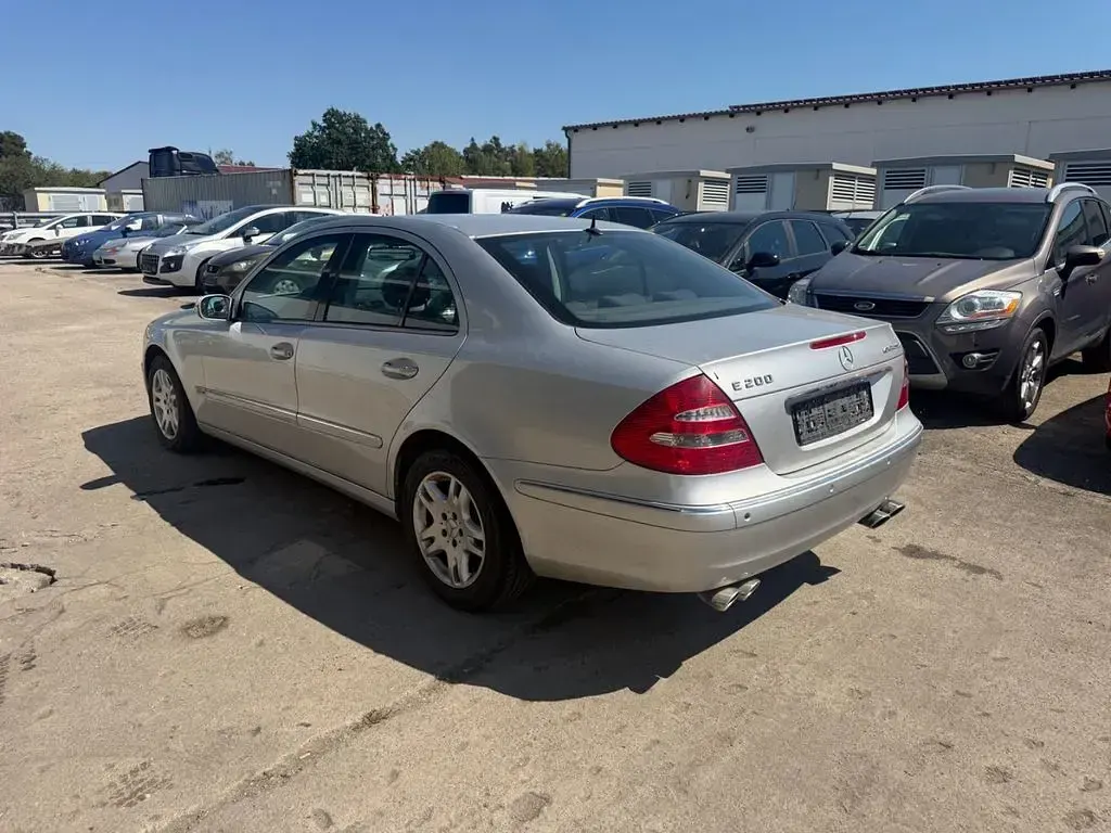 Gebraucht Mercedes E200 Elegance 163 PS (119 kW) 2003 Silber Limousine